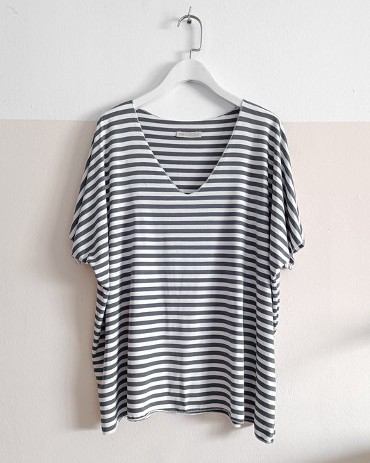 Camiseta Cristin Rayas Negra